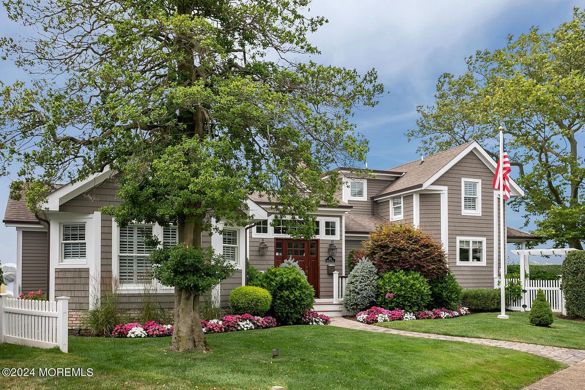 Exterior, Facade, American Craftsman