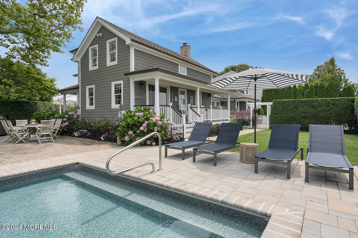 Exterior, Pool