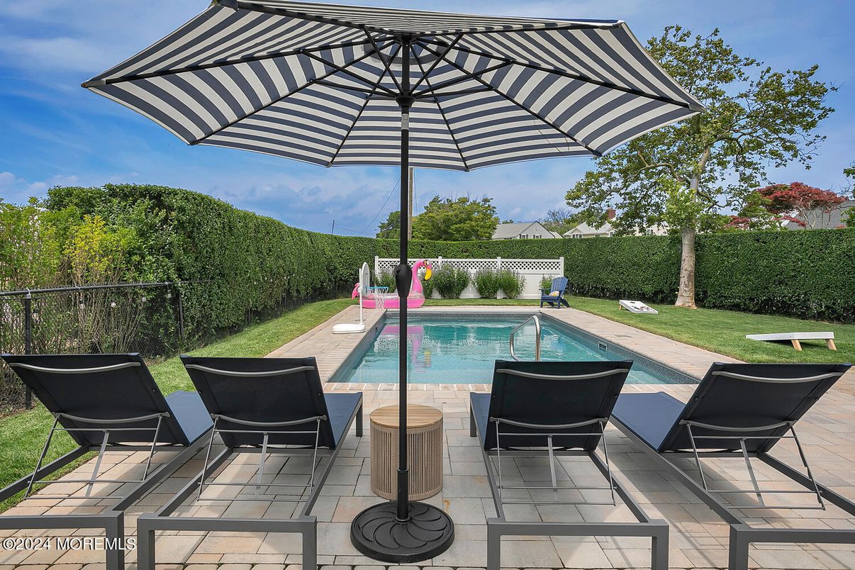 Exterior, Pool
