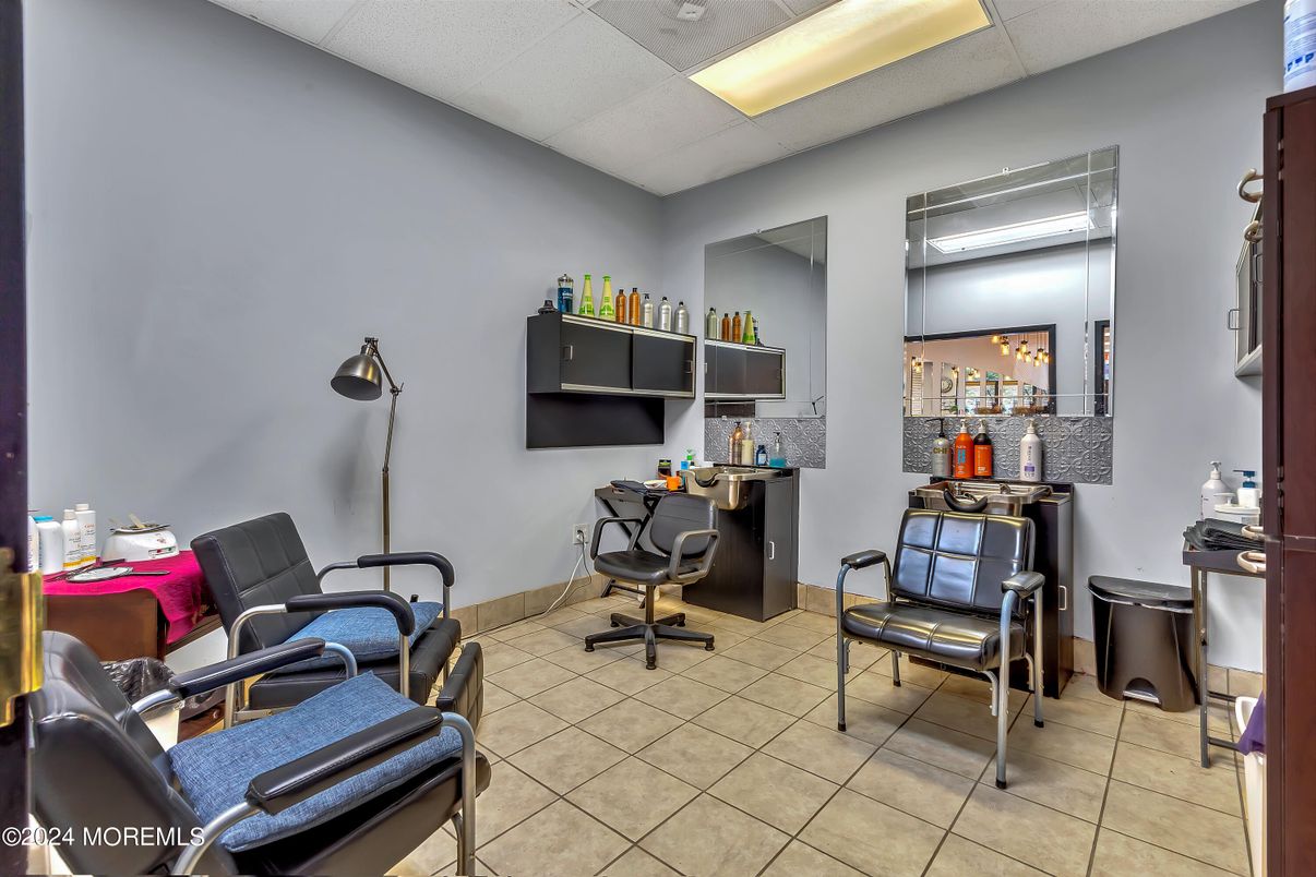 Home Office, Interior