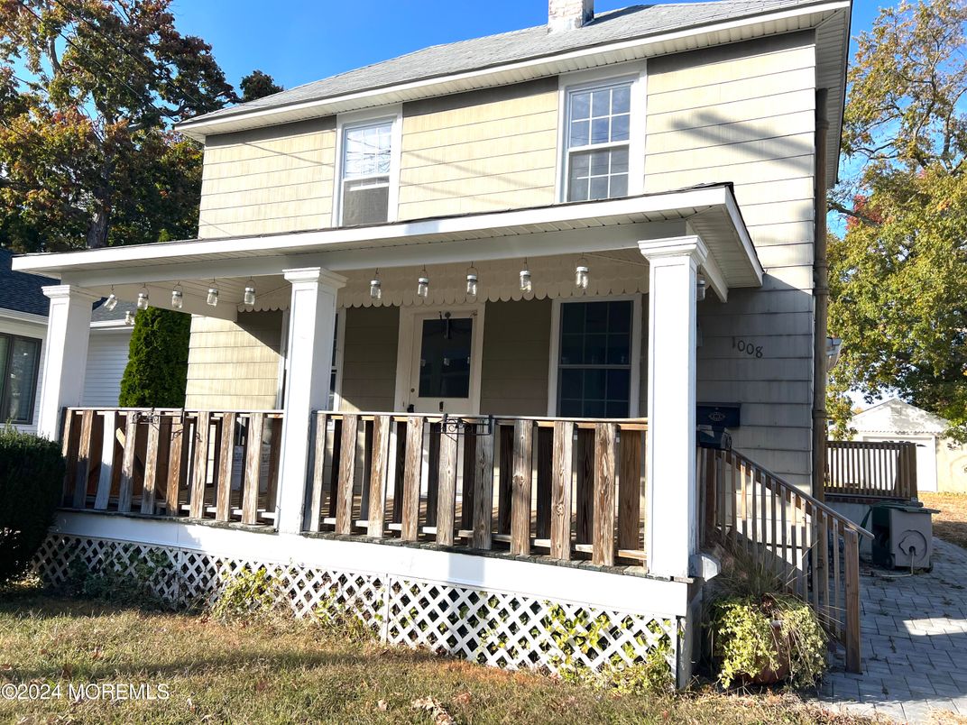 Exterior, Facade, American Foursquare