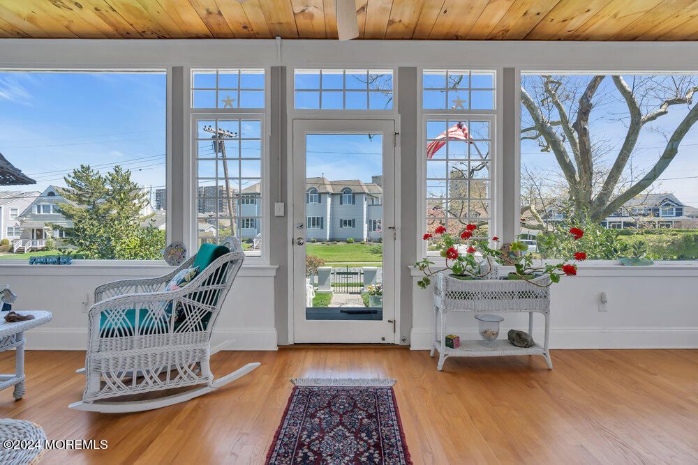 Interior, Sun Room, Wooden Ceilings, Wood Texture Flooring