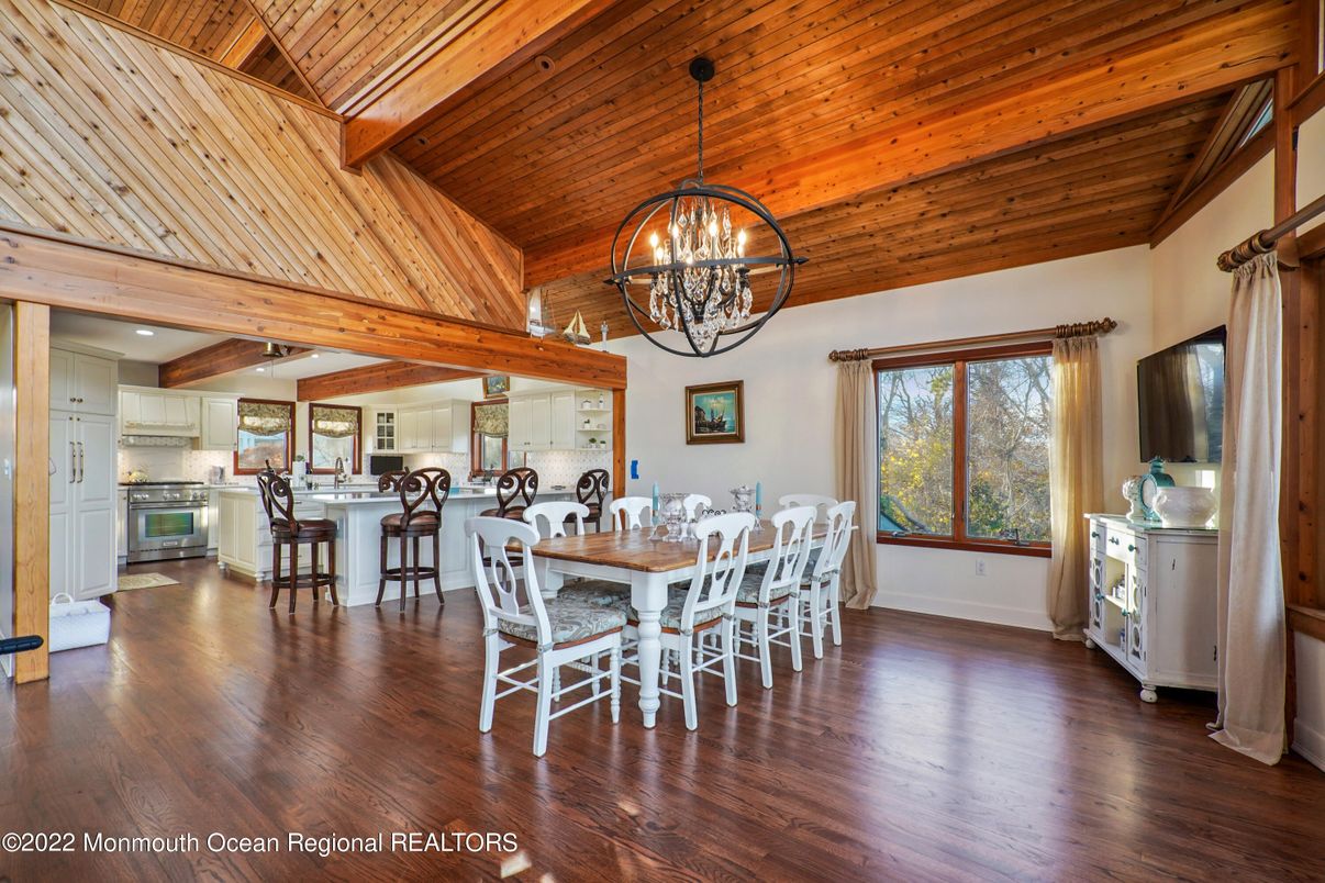 Chandelier, Dining room, Interior, Kitchen, Pendant Lights, Wooden Beams, Wooden Ceilings, Wood Texture Flooring
