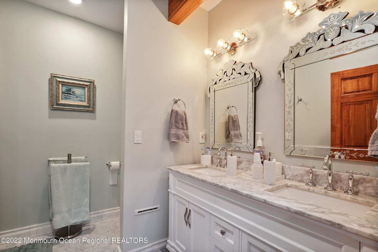 Bathroom, Dual Sink Vanities, Interior, Recessed Lighting