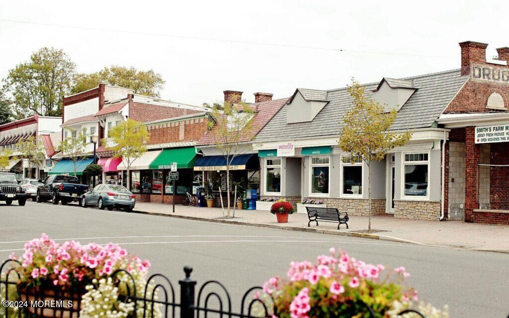 Exterior, Facade, Brick Facade, Cape Cod