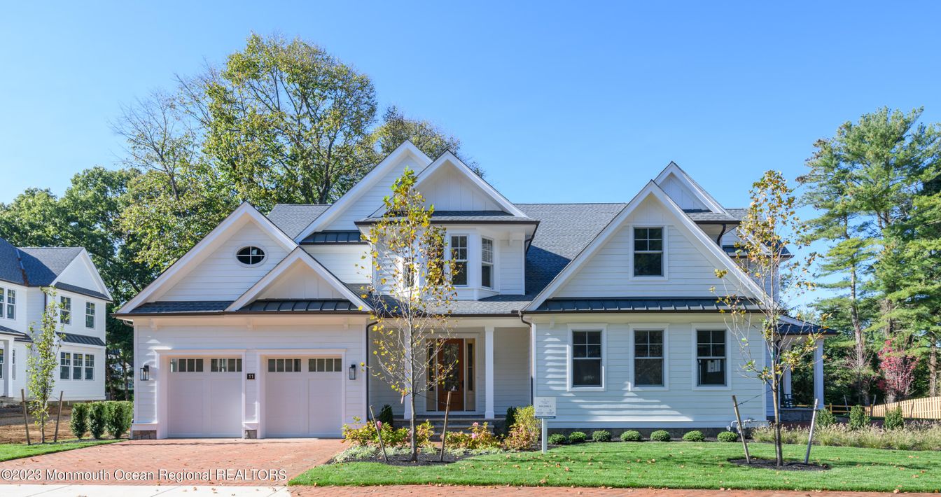Attached, Exterior, Facade, Farmhouse