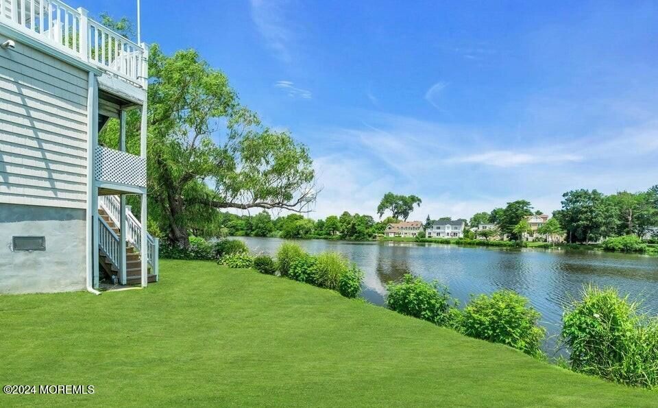 Exterior, Lake