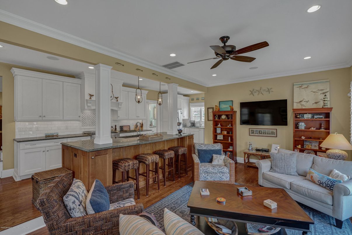 Interior, Kitchen, Living room, Pendant Lights, Recessed Lighting, Wood Texture Flooring