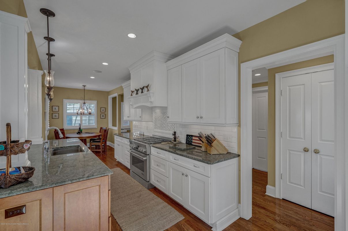 Dining room, Interior, Kitchen, Pendant Lights, Recessed Lighting, Wood Texture Flooring