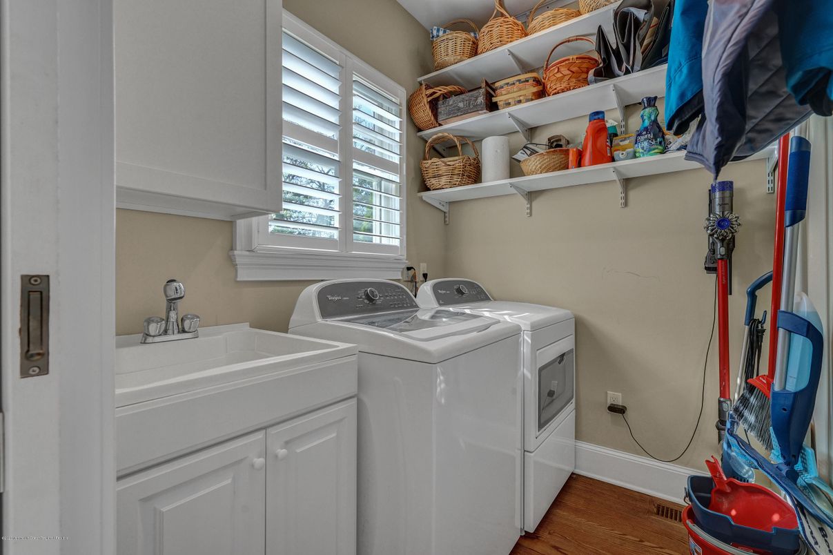 Interior, Washer, Wood Texture Flooring