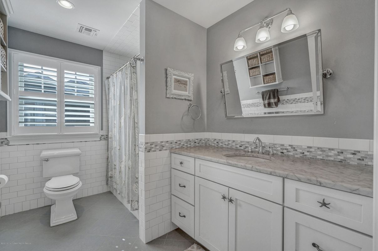 Bathroom, Interior, Recessed Lighting