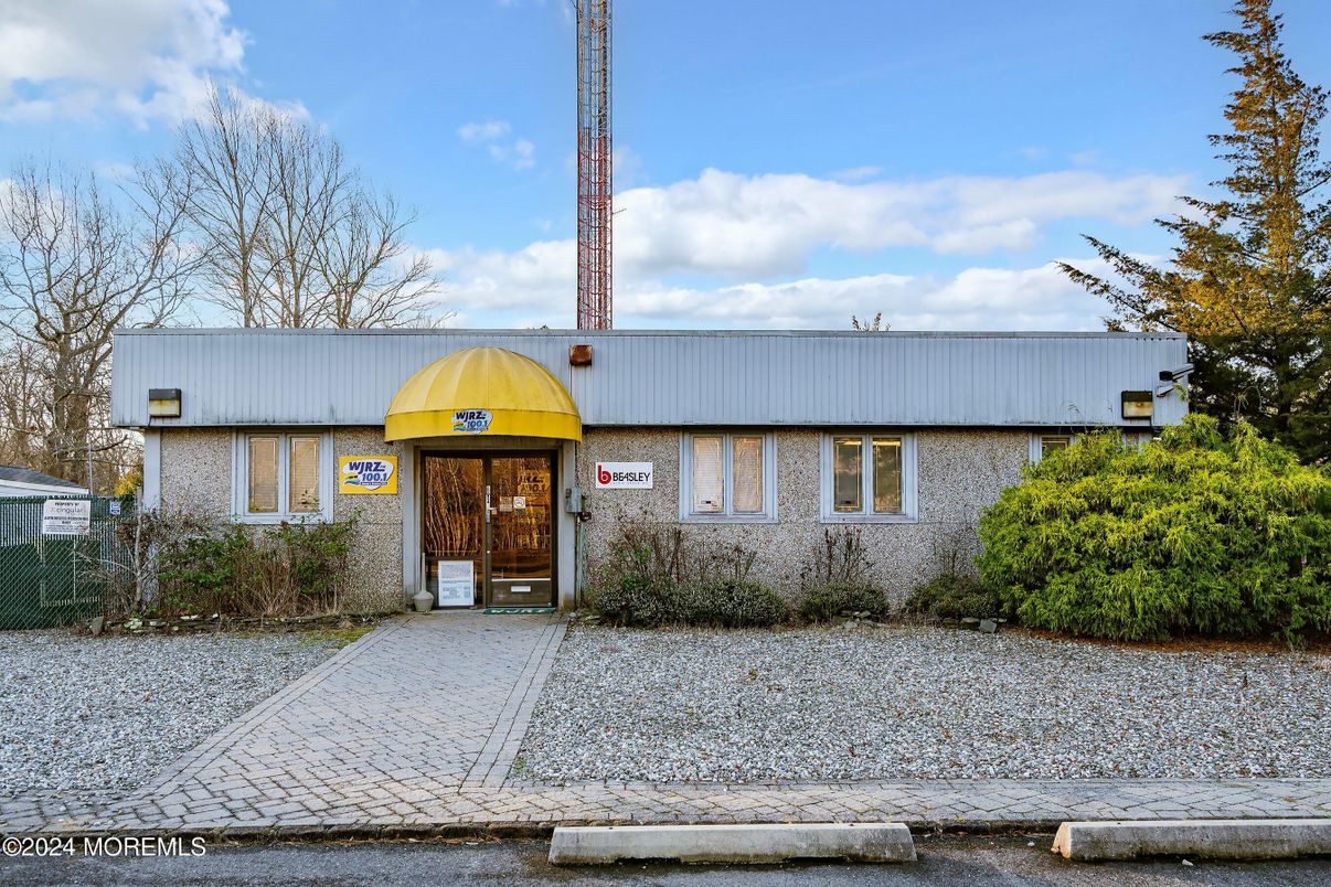 Exterior, Facade, None