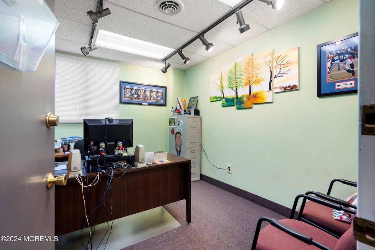 Home Office, Interior