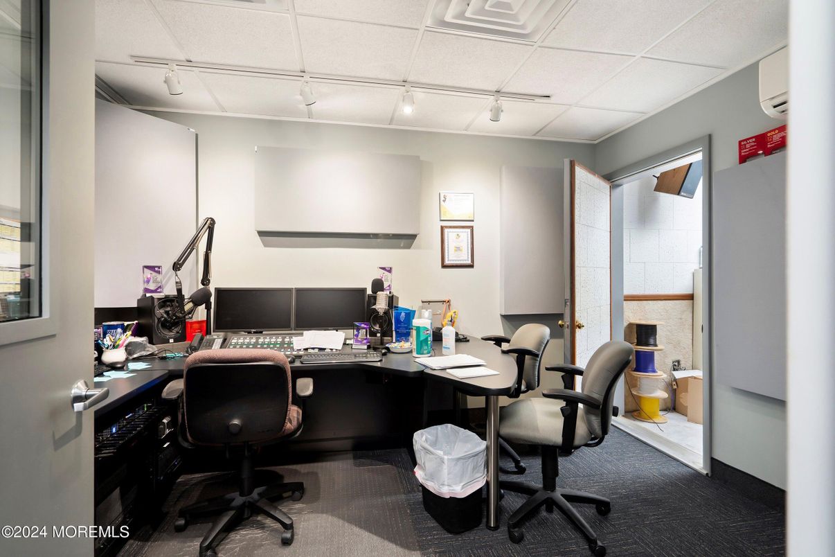 Home Office, Interior