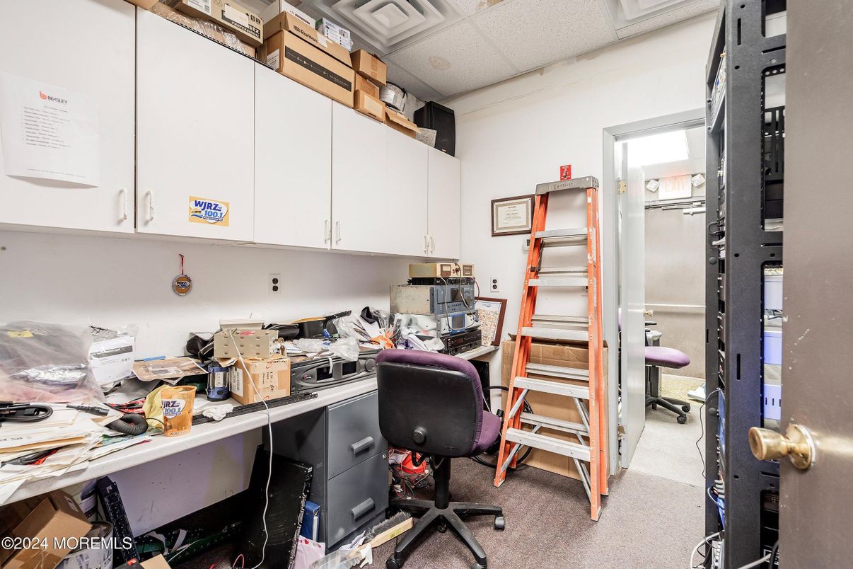 Home Office, Interior