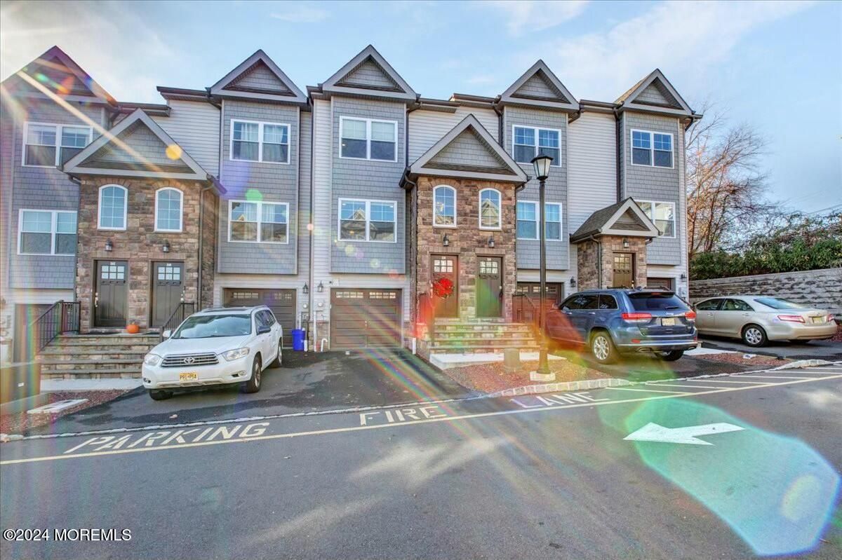 Attached, Exterior, Facade, Rowhouse