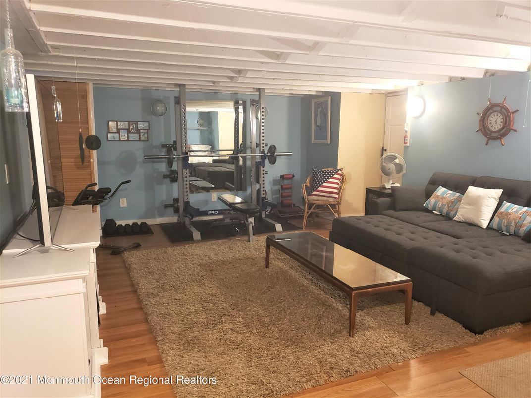 Fitness Equipment, Interior, Living room, Wood Texture Flooring