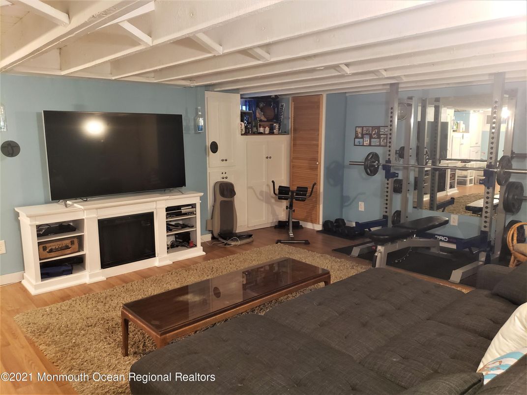 Fitness Equipment, Interior, Living room, Wood Texture Flooring