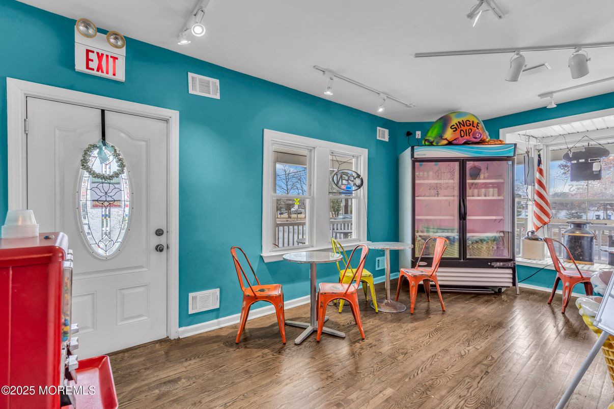 Dining room, Interior, Wood Texture Flooring