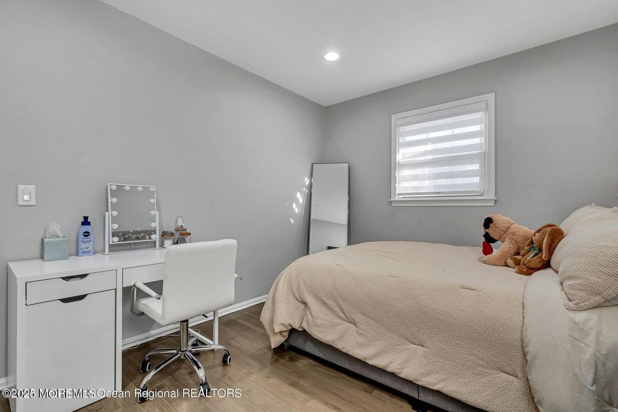 Bedroom, Home Office, Interior, Recessed Lighting, Wood Texture Flooring