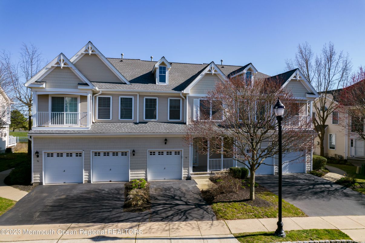 Attached, Exterior, Facade, Farmhouse