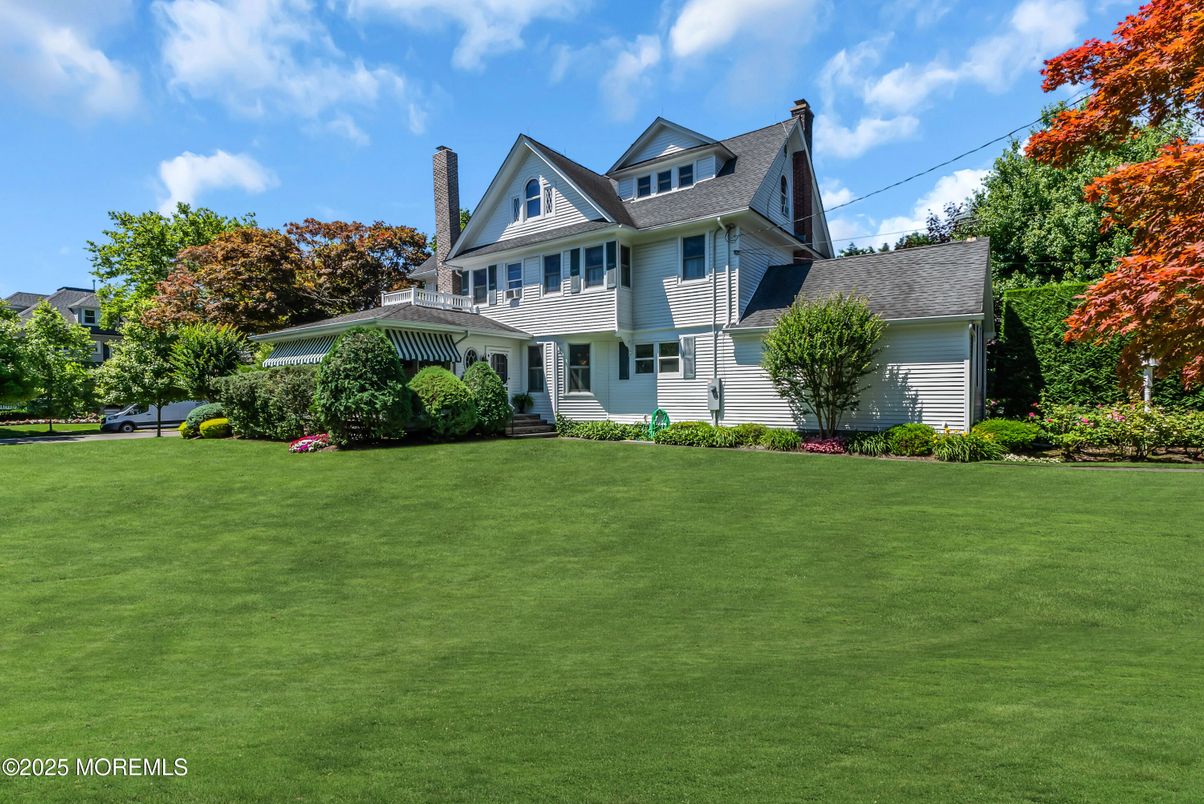 Backyard, Exterior, Facade, Queen Anne Victorian