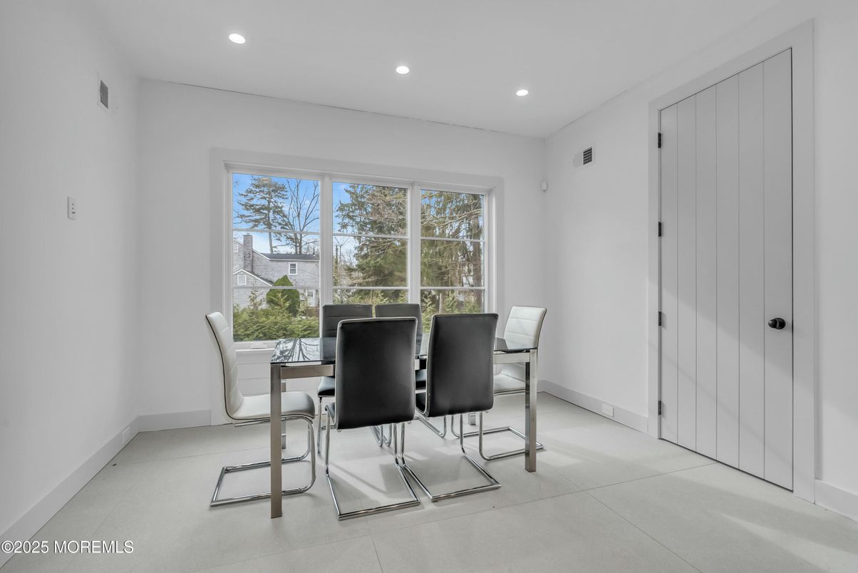 Dining room, Interior, Recessed Lighting