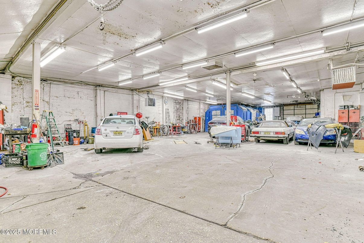 Garage, Interior