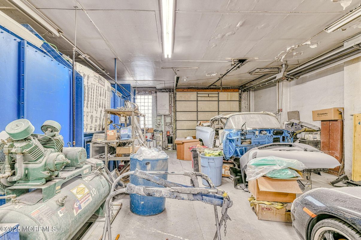 Garage, Interior
