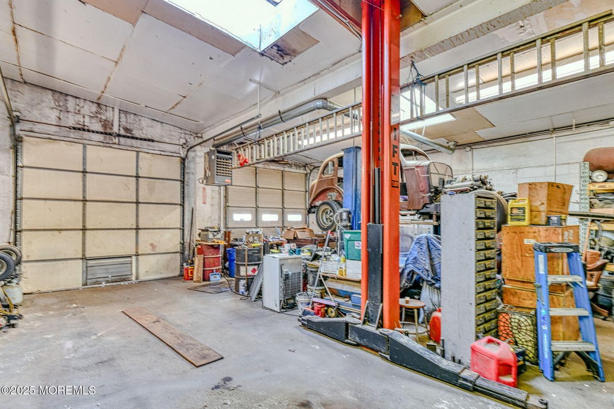 Garage, Interior