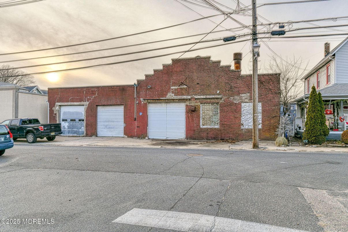 Attached, Exterior, Facade, Brick Facade, Rowhouse