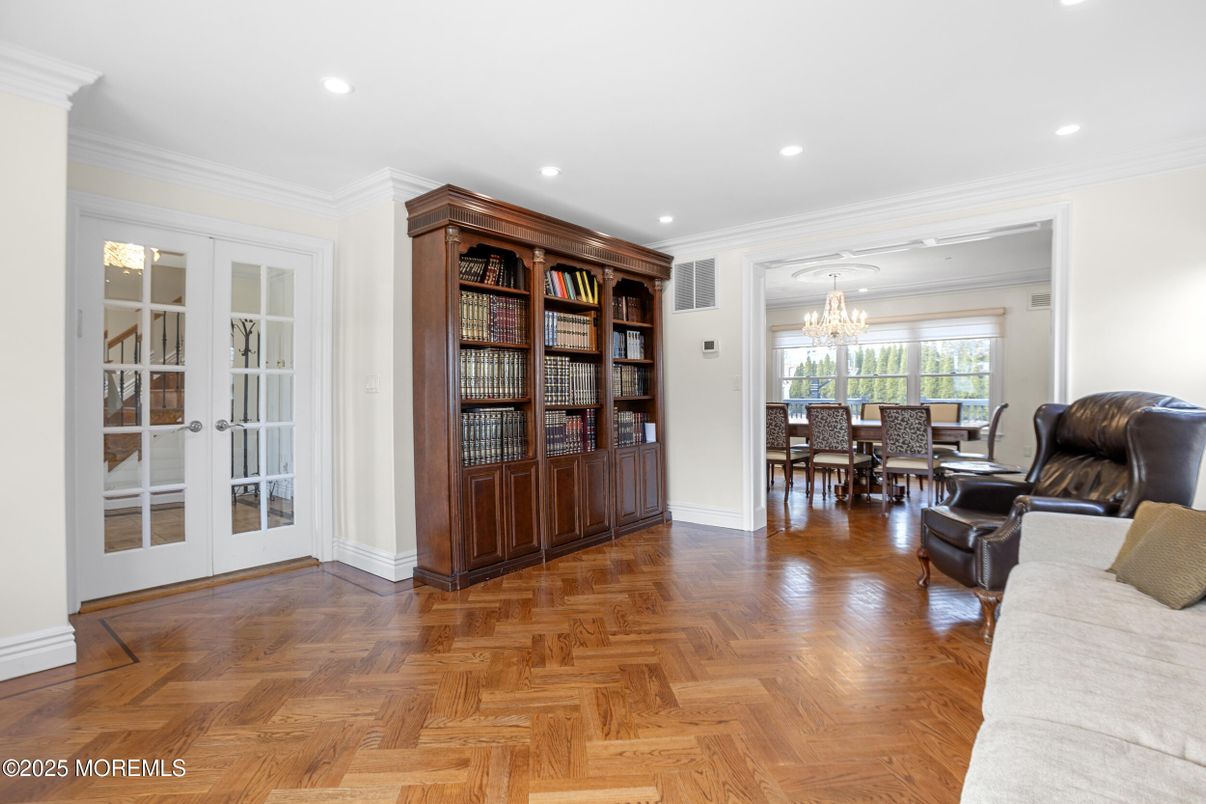 Chandelier, Dining room, Interior, Recessed Lighting, Wood Texture Flooring