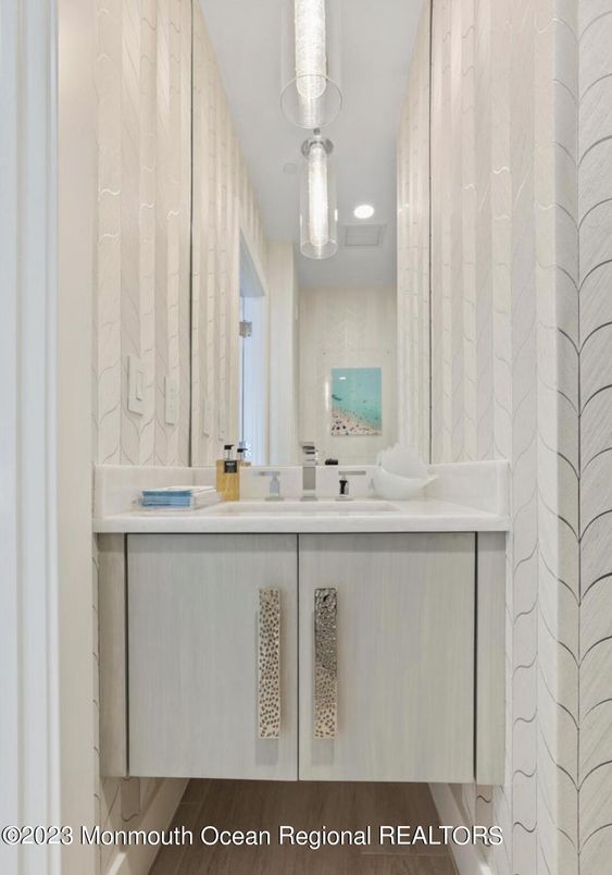Bathroom, Interior, Pendant Lights, Recessed Lighting, Wood Texture Flooring