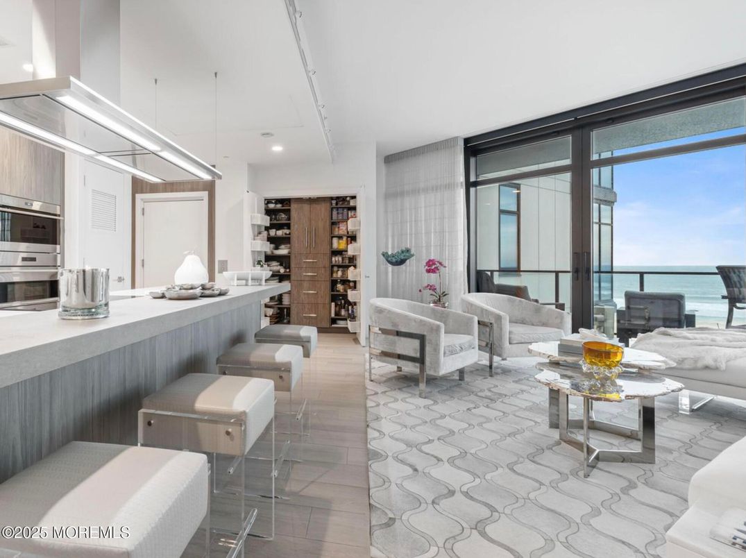 Interior, Living room, Pendant Lights, Recessed Lighting, Water