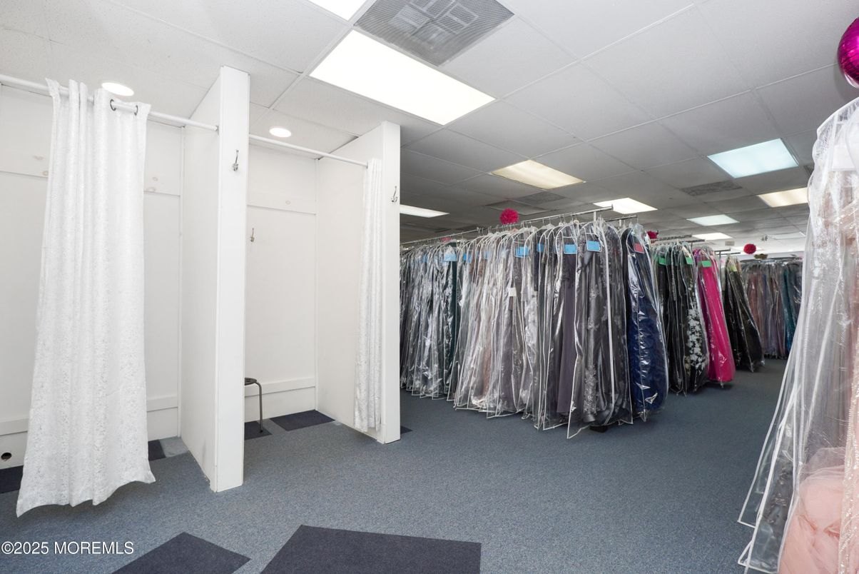Interior, Recessed Lighting, Walk-in Closets
