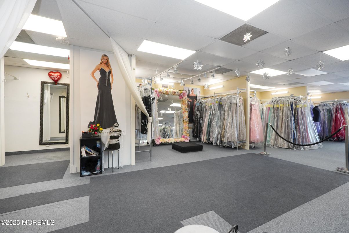 Interior, Recessed Lighting, Walk-in Closets