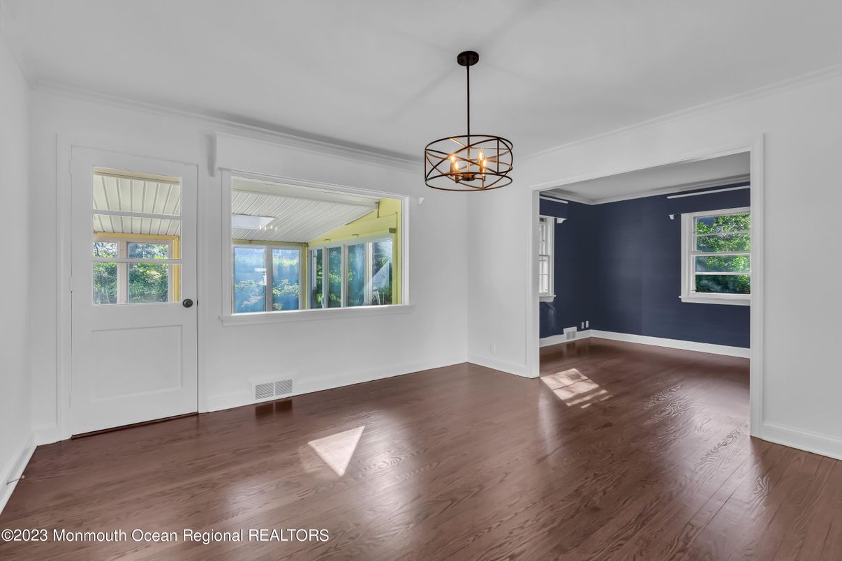 Empty room, Interior, Pendant Lights, Wood Texture Flooring