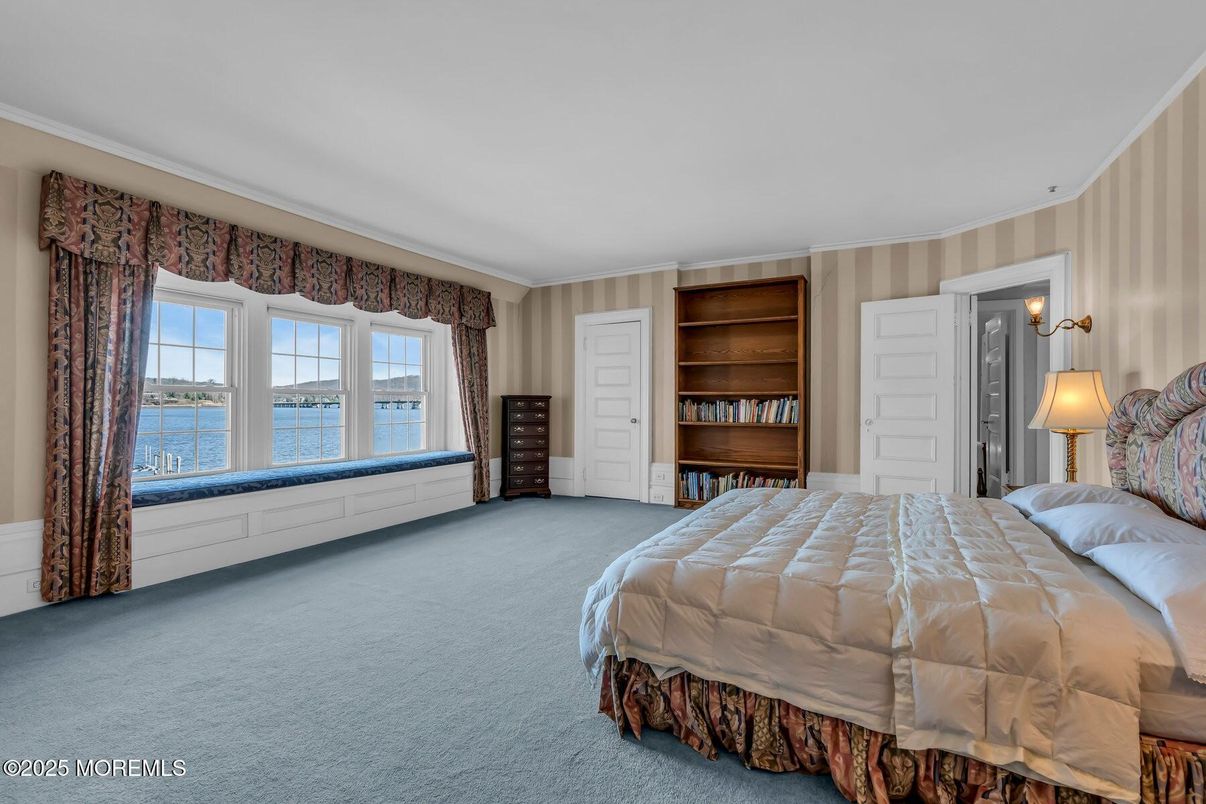 Bedroom, Interior, Water