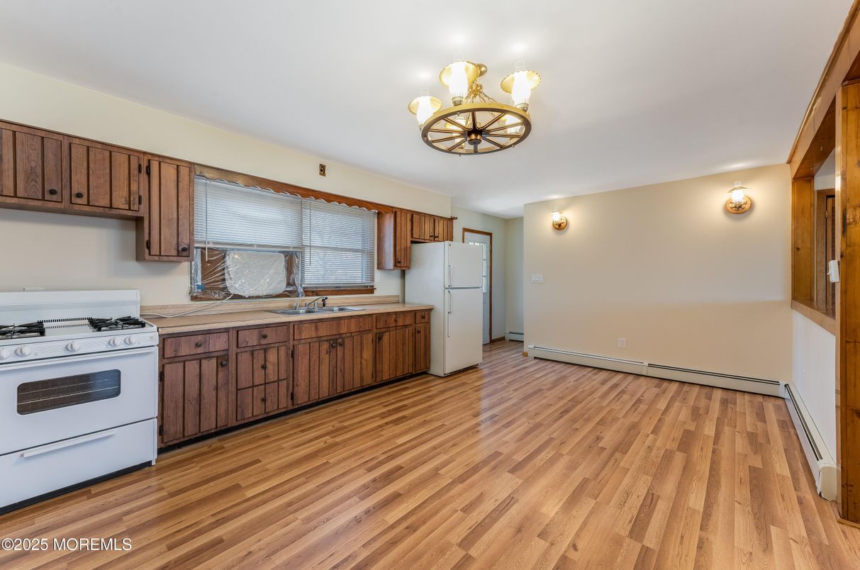 Chandelier, Interior, Kitchen, Wood Texture Flooring