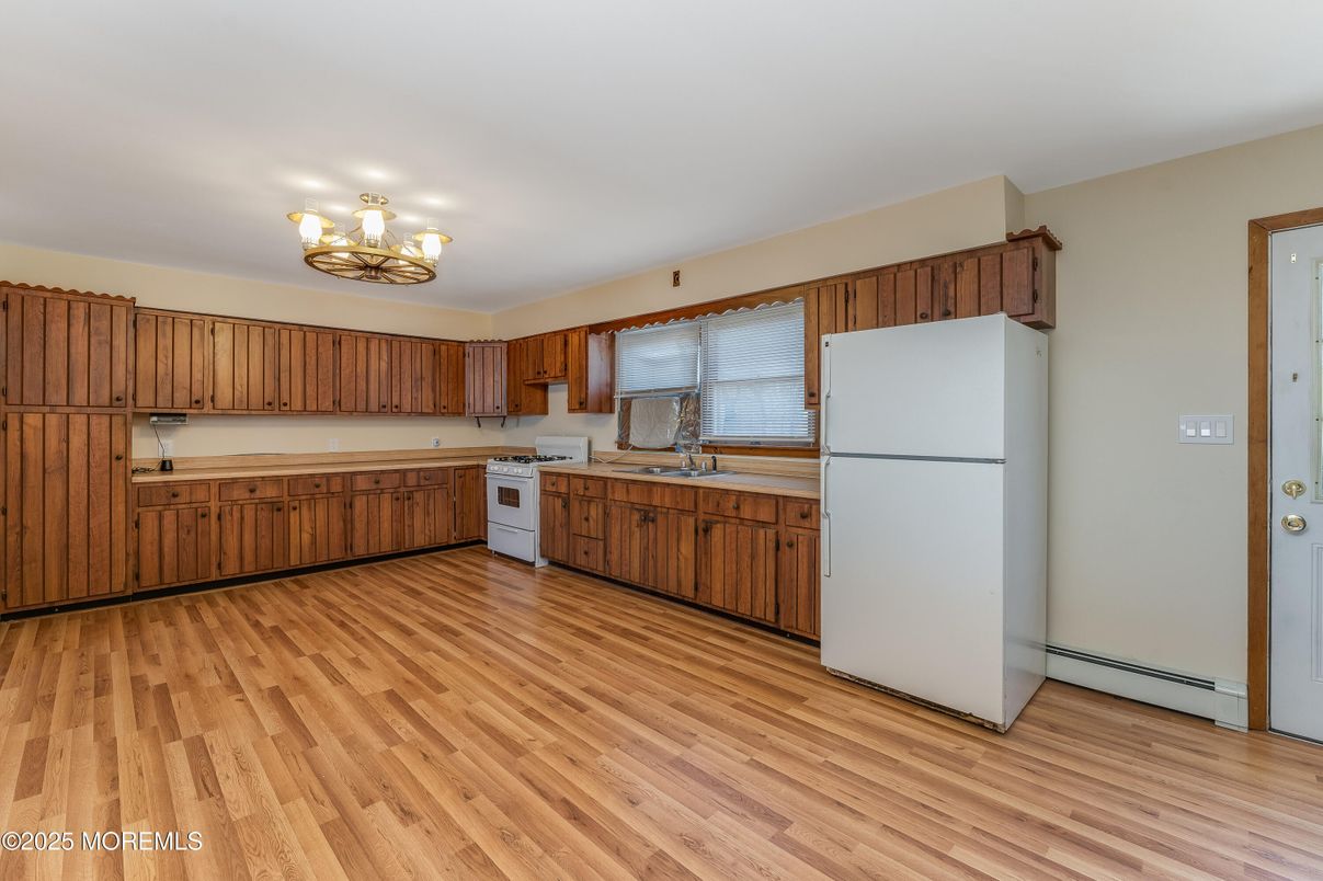 Chandelier, Interior, Kitchen, Wood Texture Flooring
