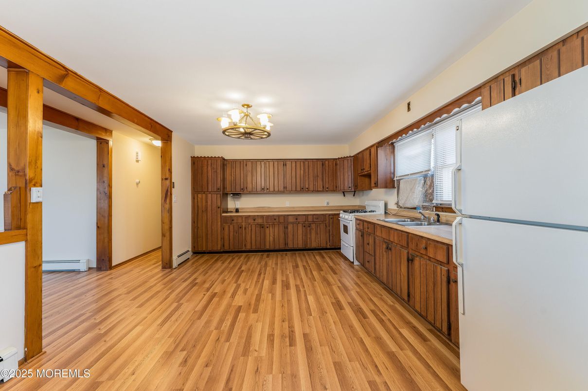 Chandelier, Interior, Kitchen, Wood Texture Flooring
