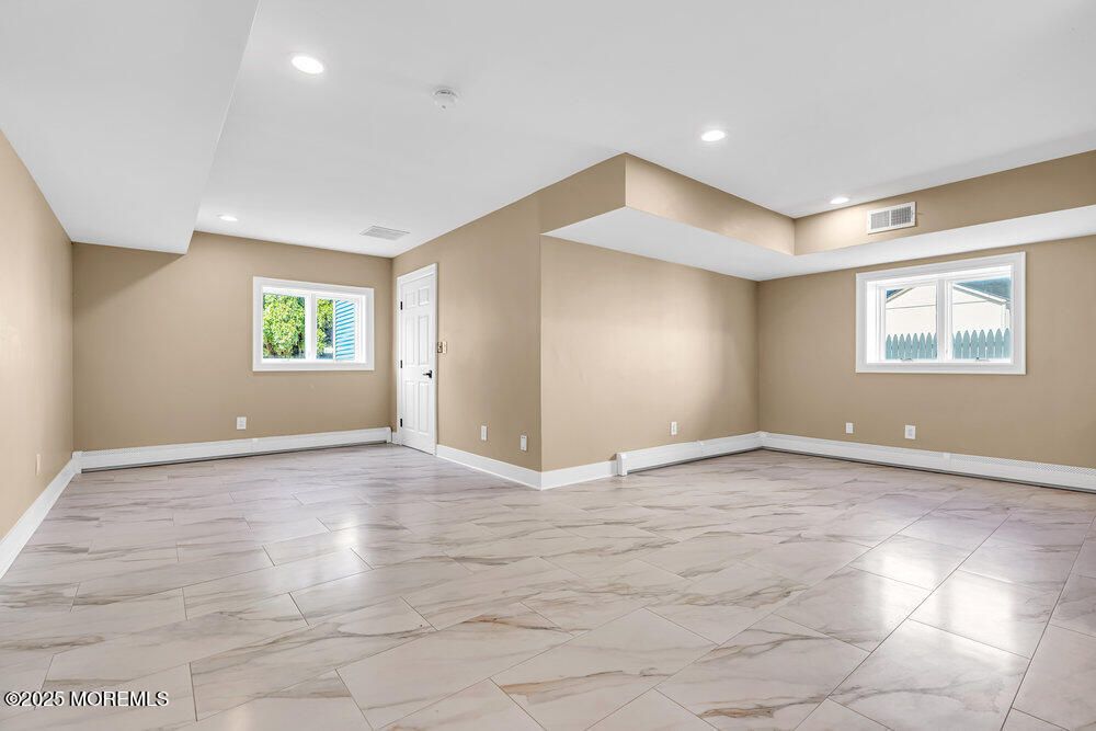 Empty room, Interior, Marble, Recessed Lighting