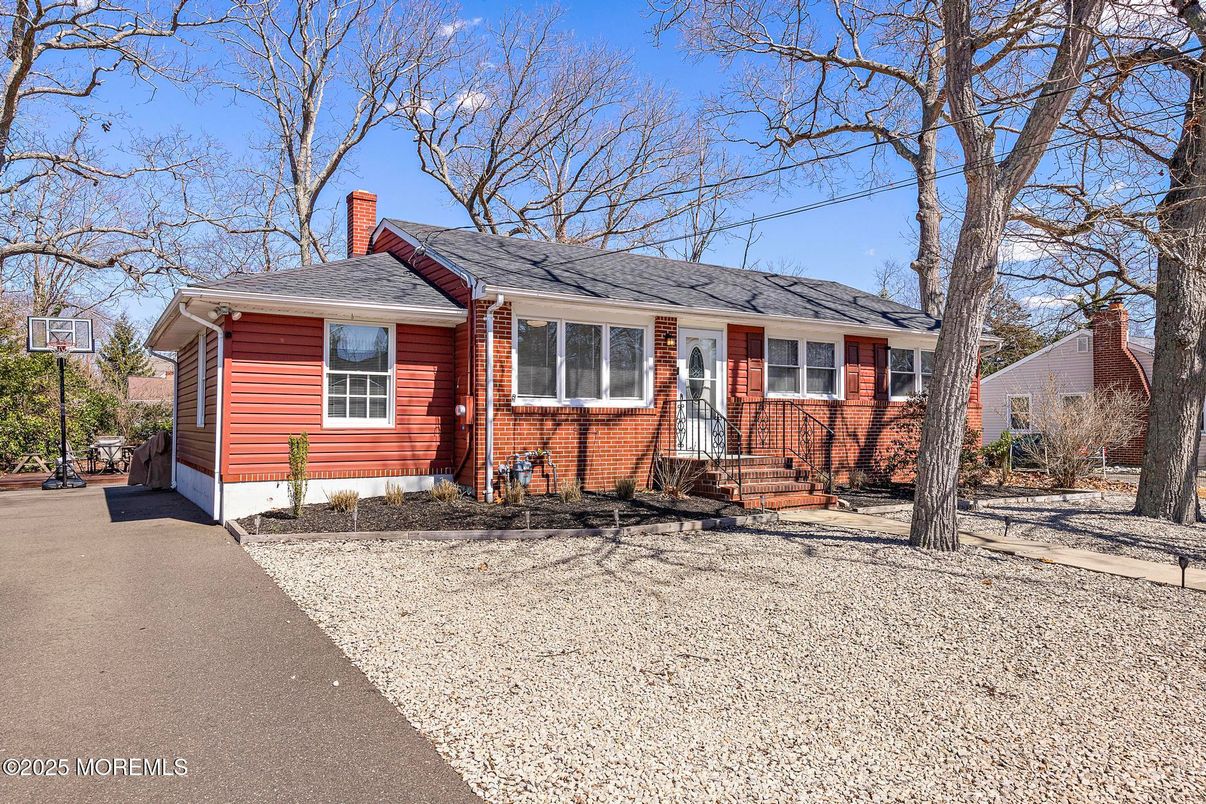 Exterior, Facade, Brick Facade, Cape Cod