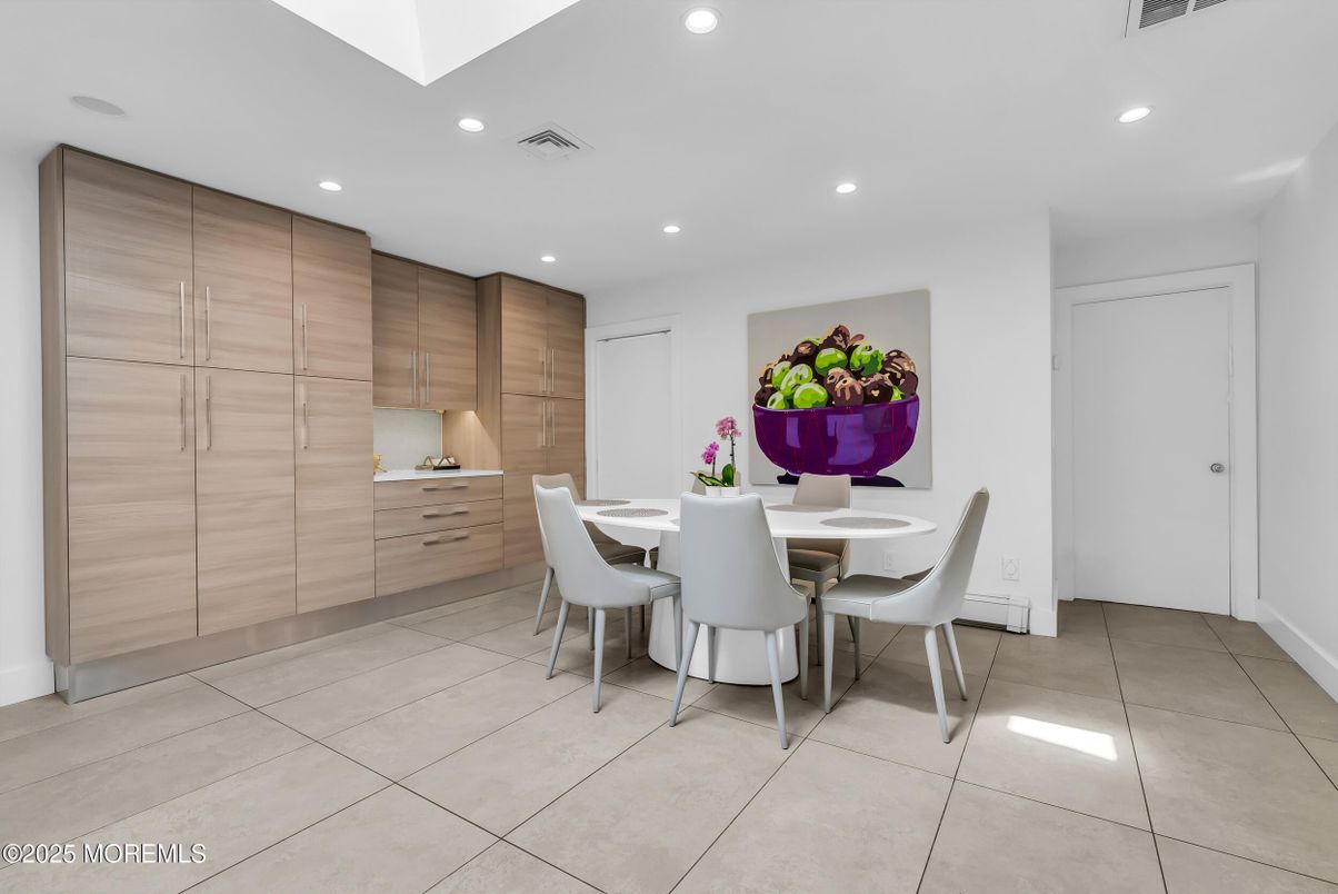 Dining room, Interior, Recessed Lighting