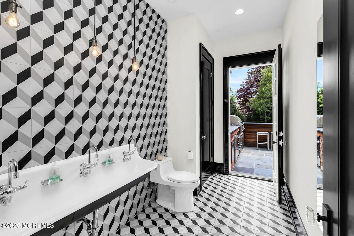 Bathroom, Interior, Recessed Lighting