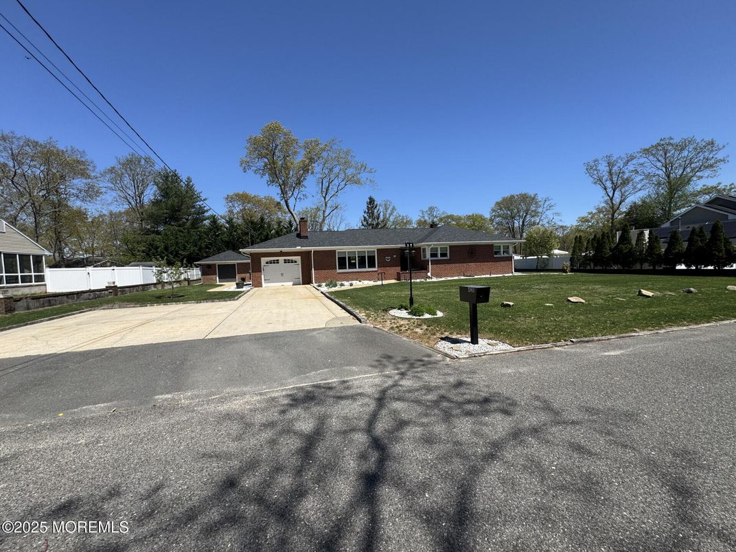 Attached, Exterior, Facade, Brick Facade, Ranch