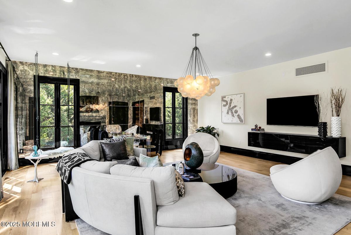 Interior, Living room, Pendant Lights, Recessed Lighting, Wood Texture Flooring