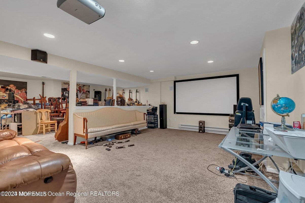 Interior, Projection Screen, Recessed Lighting, Theatre Room