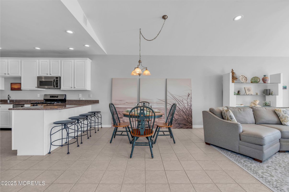 Dining room, Interior, Kitchen, Pendant Lights, Recessed Lighting, Stainless Steel Appliances