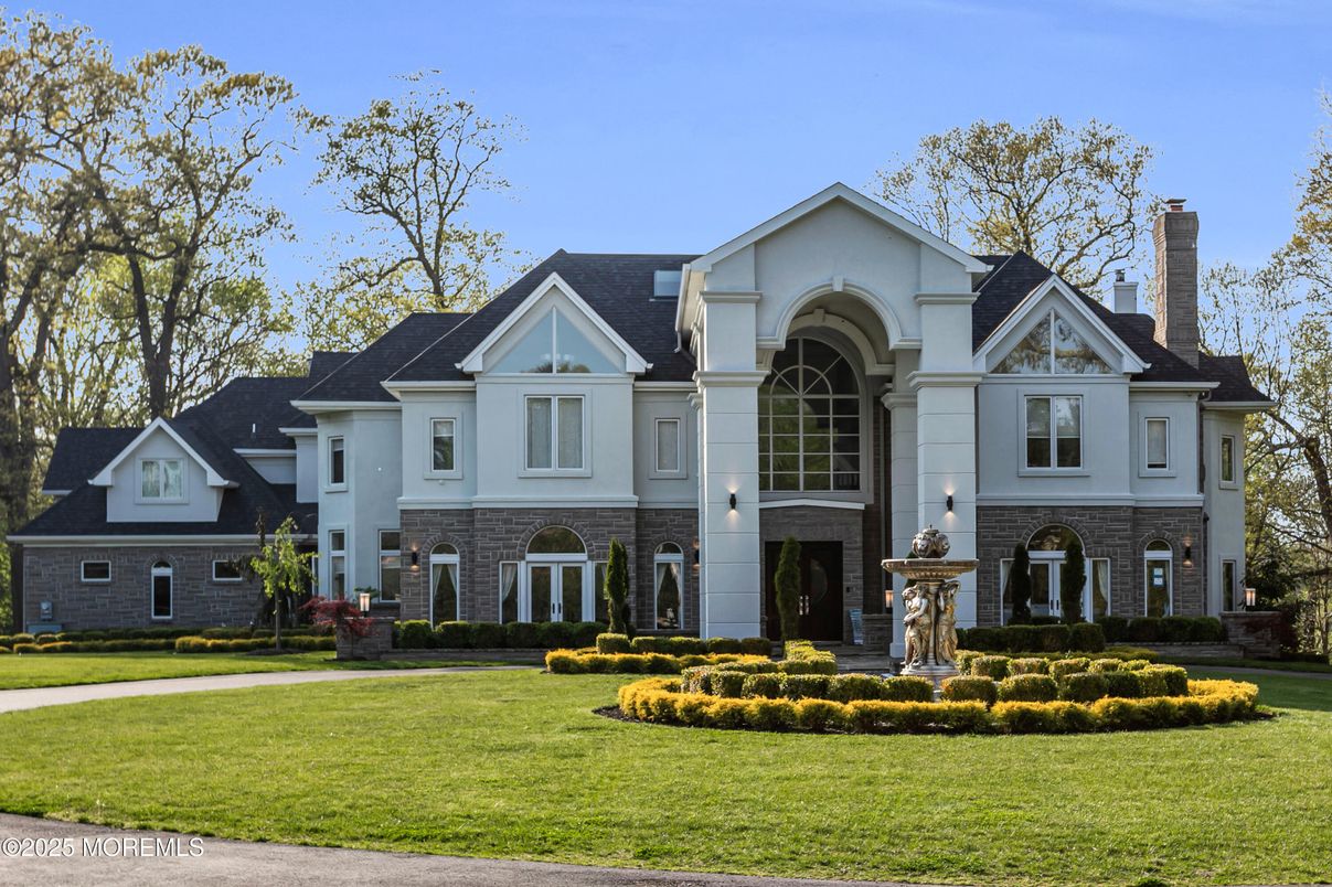 Exterior, Facade, Farmhouse